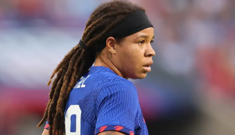 WATCH: A Dream Start for Fish! Mia Fishel's Brilliant Header Puts Chelsea 1-0 Up Against Tottenham