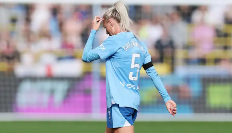 Man City Boss Gareth Taylor Reacts to Alex Greenwood's First-Half Red Card for 'Time-Wasting' and Insists WSL Will Become 'Eight-a-Side' League if Decisions Continue