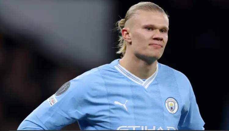 'Chlo Chlo pops!' - Lionesses star Chloe Kelly shows off specially-made Kellogg's cereal at Man City training