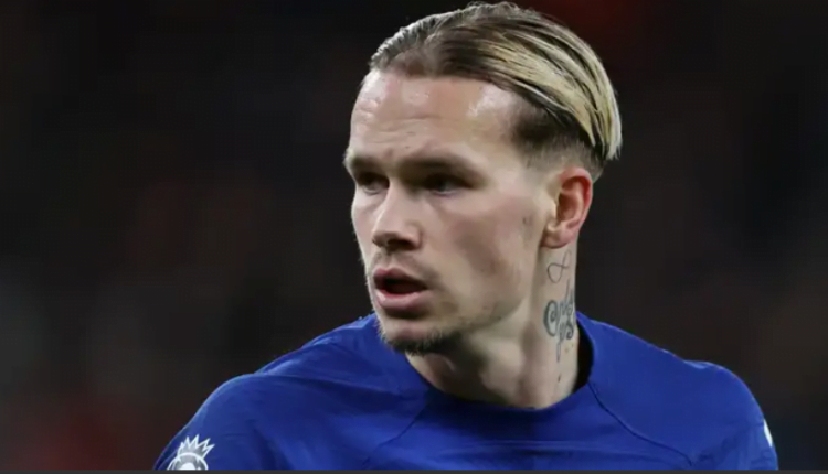 Chelsea star Mykhailo Mudryk fulfils promise to buy Ukraine fan new phone because his old one was 'full of videos' of winger