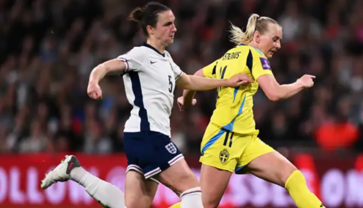 Stina Blackstenius misses incredible sitter for Sweden vs. England