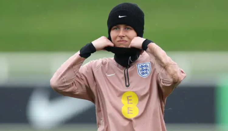 'Bend it like Hampton!' - Chelsea goalkeeper scores unstoppable free kick in Lionesses training