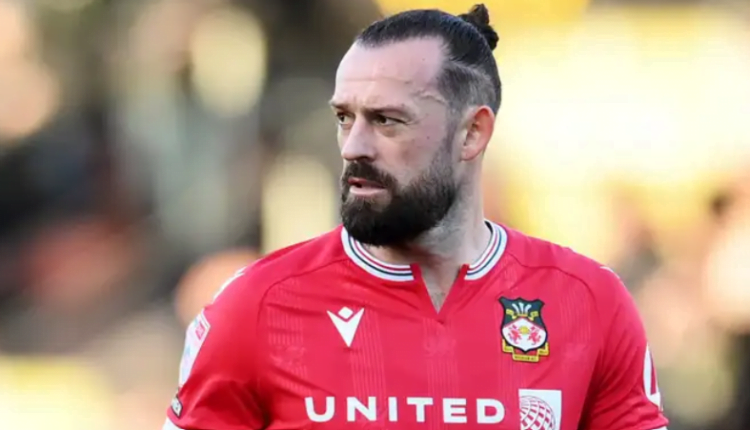 'Mates for life!' - Wrexham striker Steven Fletcher reveals close bond with team-mates as he lauds dressing room atmosphere at SToK Cae Ras