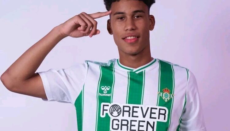 Álex Pérez Lands in Milano for Medical and Inter Signing