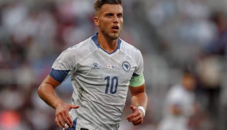 Stuttgart Secure Signing of Ermedin Demirović as New Striker Until 2028