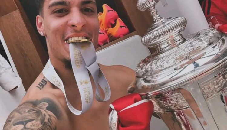 Antony Confirms Commitment to Manchester United, Sends Message to Fans