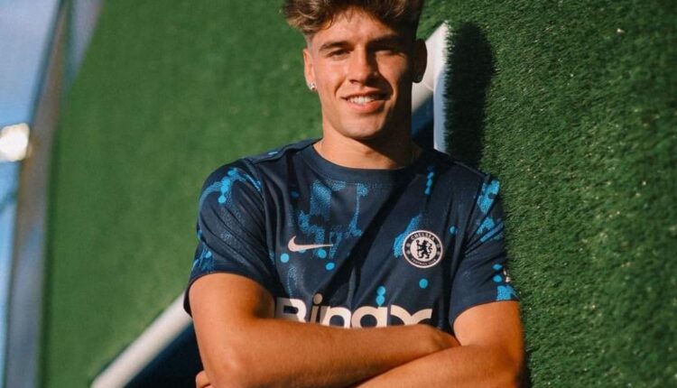 Marc Guiu Contemplates Future Amidst Premier League Ambitions