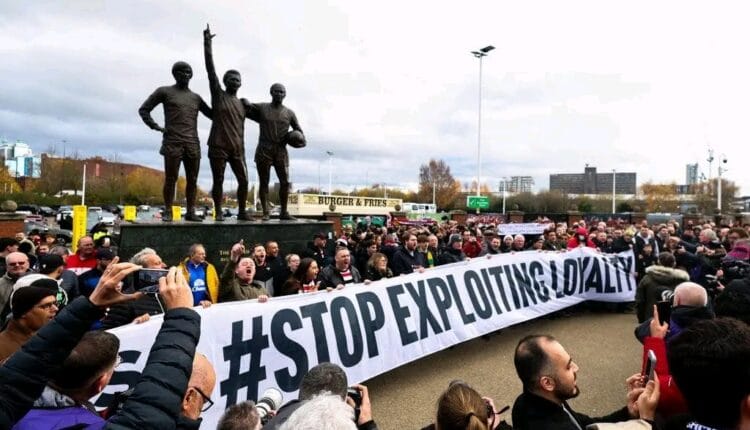 Manchester United Fans Protest Ticket Price Hike