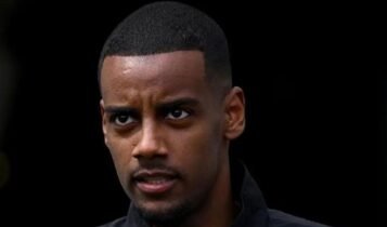 ‘Everything is Possible’ Over Isak’s Future – Howe